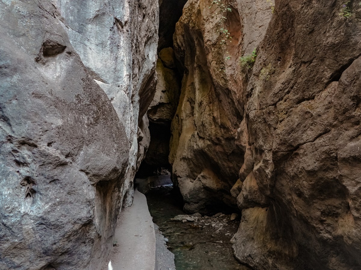 Įspūdingas maršrutas tarpekliais ir kabančiais tiltais Granados&nbsp;provincijoje